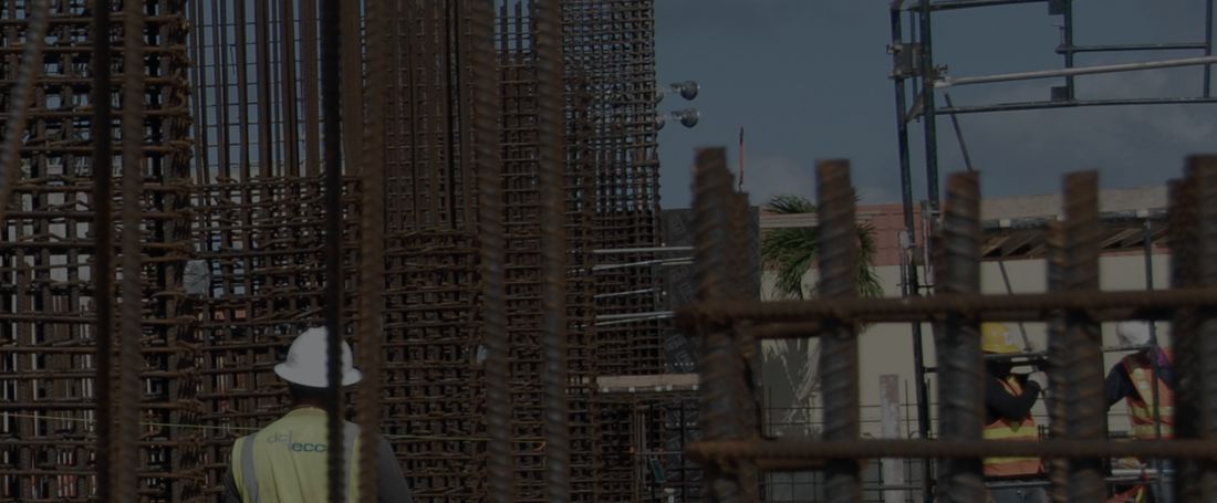 Armação de vergalhão de aço em obra